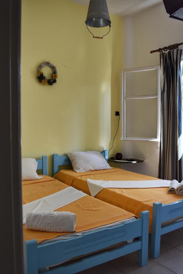 Hotel Alisahni à Vári Extérieur photo