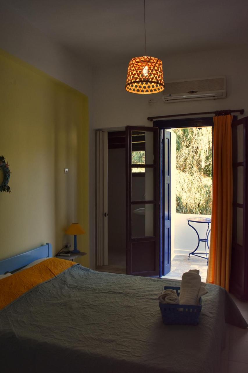 Hotel Alisahni à Vári Extérieur photo
