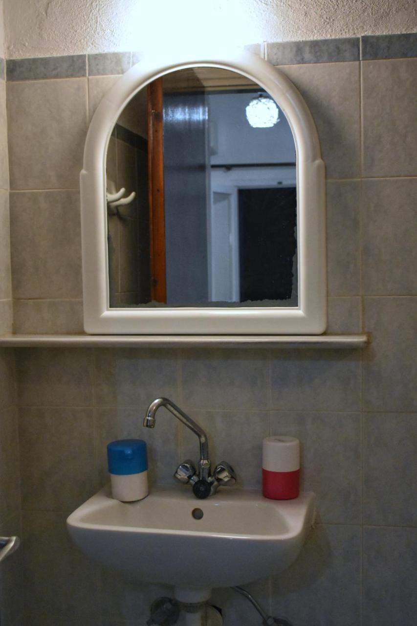 Hotel Alisahni à Vári Extérieur photo