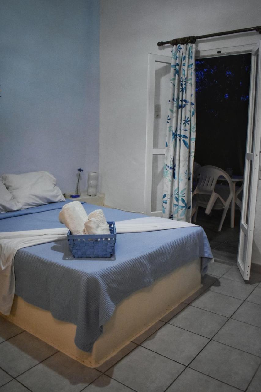 Hotel Alisahni à Vári Extérieur photo