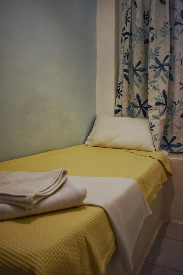 Hotel Alisahni à Vári Extérieur photo